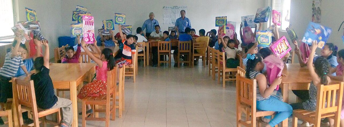 CDI_Tab's tweet photo. Los niños indígenas del Comedor @CDI_mx de Guatacalca Nacajuca están muy contentos @YucerPG les llevo diversión y regalos de Día de Reyes https://t.co/0qIsKzJ0He