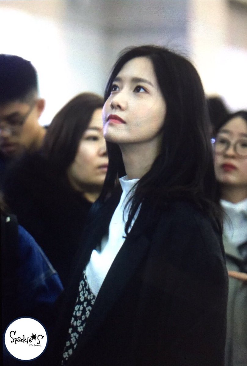 [PIC][13-01-2017]YoonA khởi hành đi Đài Loan để tham dự "THE K2 FANMEETING with YOONA in Taiwan" vào hôm nay C2AhvMhVQAEeE0d