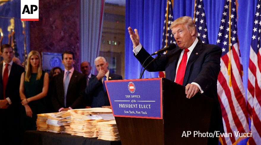 One questions remains from the Trump news conference: What was in those folders? @JonLemire probes. apne.ws/2iis0AR