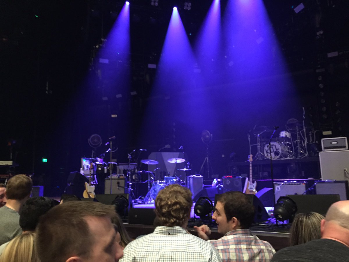 just_J_'s tweet photo. #KOL about to go down. https://t.co/iwIRumyTqq