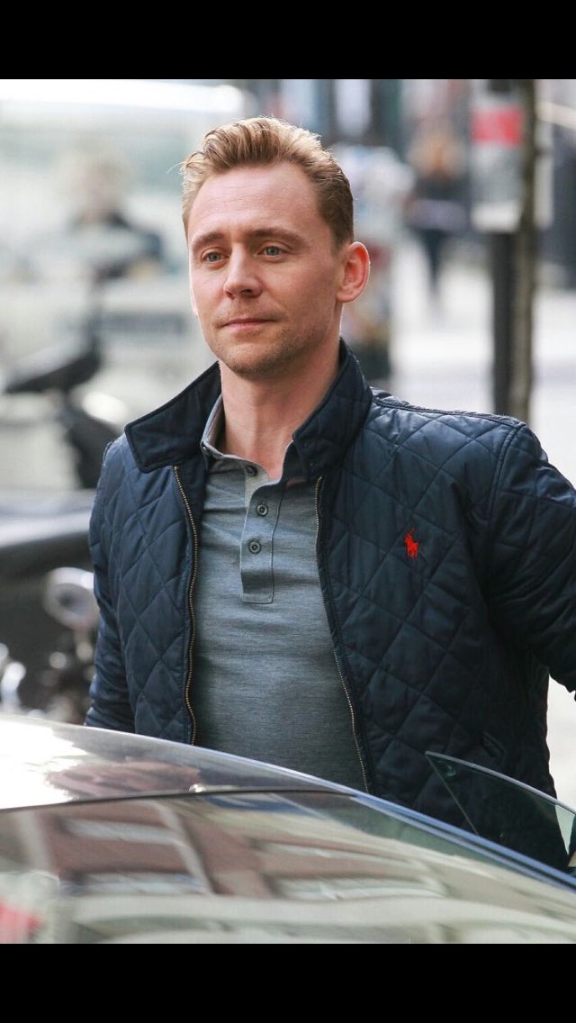 RealJA12's tweet photo. Friday #FloofDay. ๐๐ Happy happy!!! ๐๐โค๏ธโค๏ธ #TomHiddleston https://t.co/qZVyzvTSsx