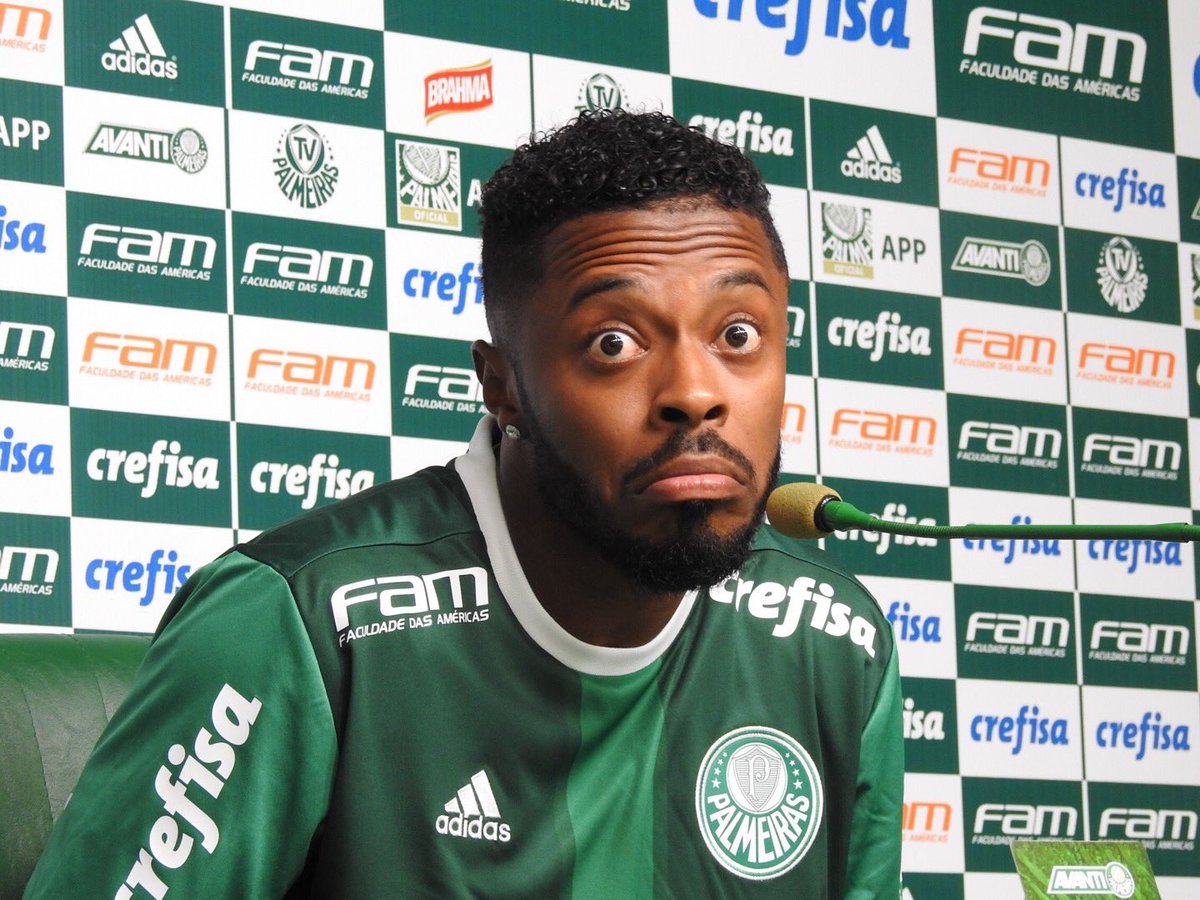 attackstyIes's tweet photo. Michel Bastos sou eu nas aulas de matemática https://t.co/JyNugkX8Yh