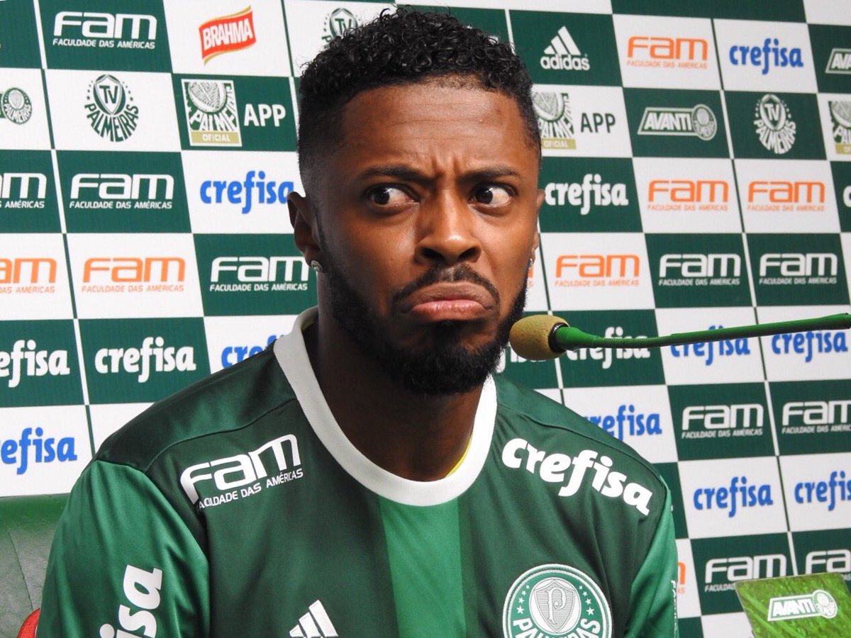 attackstyIes's tweet photo. Michel Bastos sou eu nas aulas de matemática https://t.co/JyNugkX8Yh
