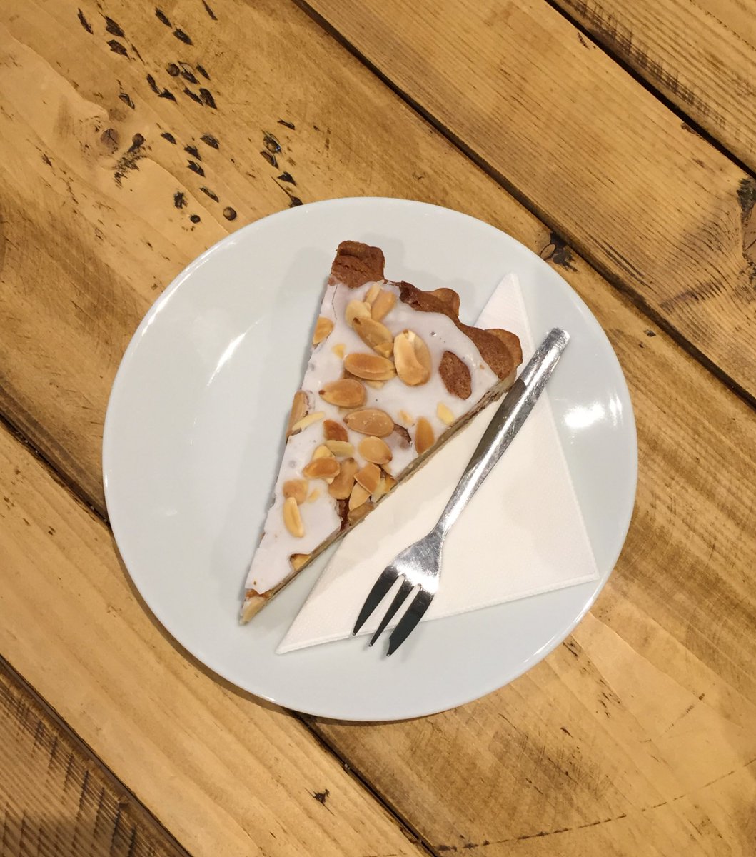 The_GrumpyBaker's tweet photo. 'Sponged' this idea from Mr.Kipling ...proving to be a best seller #thegrumpybaker #badpuns #bakewelltart #homemade #baker https://t.co/U2550YzVez