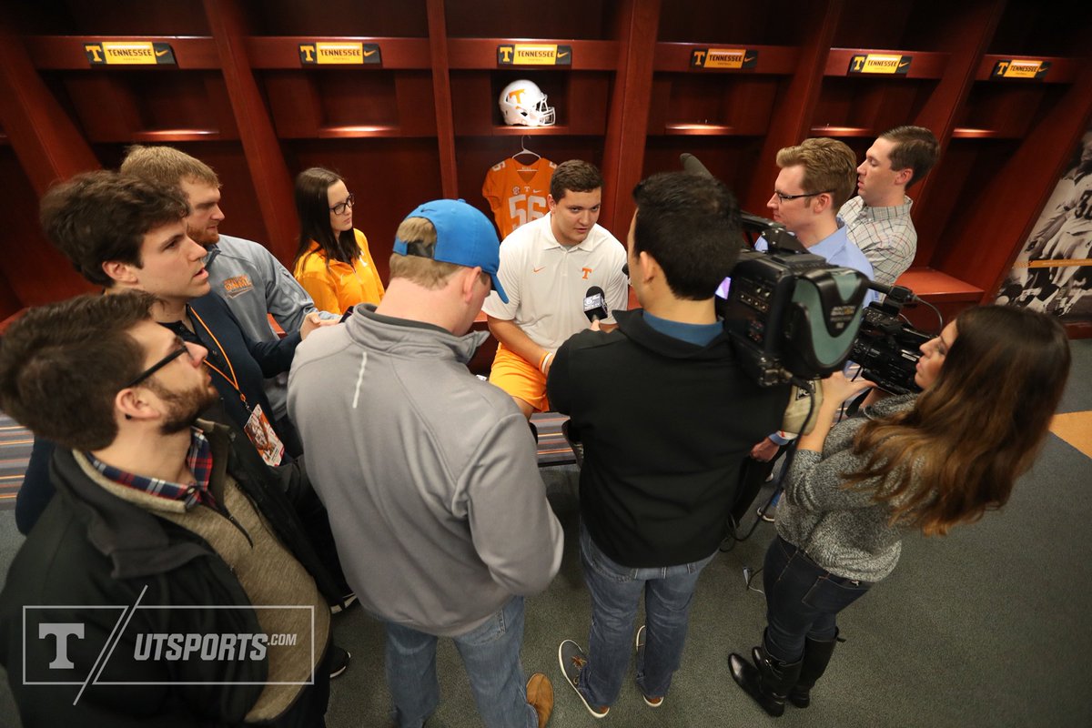Vol_Football's tweet photo. #VolReport: Tennessee's freshman spring enrollees spoke to reporters today in the locker room 🍊🏈
📰 https://t.co/DKwTuHyKBl https://t.co/O0AtOw0EuX