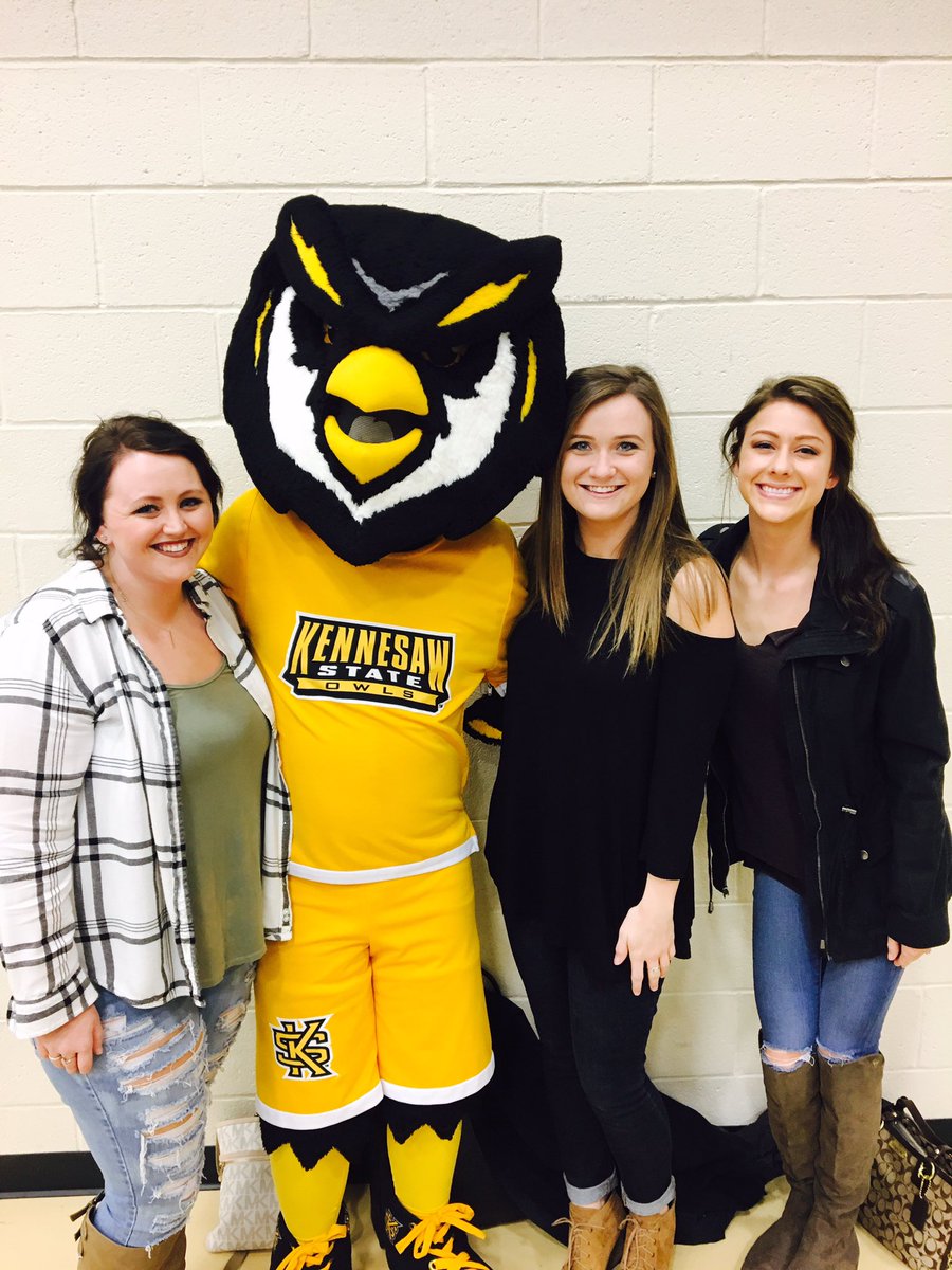 Margarret_H's tweet photo. We love Scrappy! #ksubasketball @CarliNordholz @maceysearing https://t.co/flv5s5xaDK