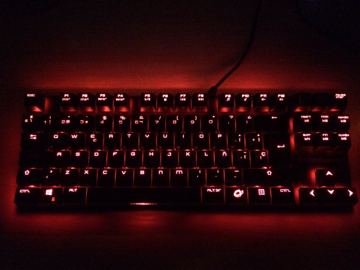 Macfra1980's tweet photo. Mi nuevo compañero de viaje...😉 #Ozone #StrikeBattle https://t.co/vCDvfJeYmF