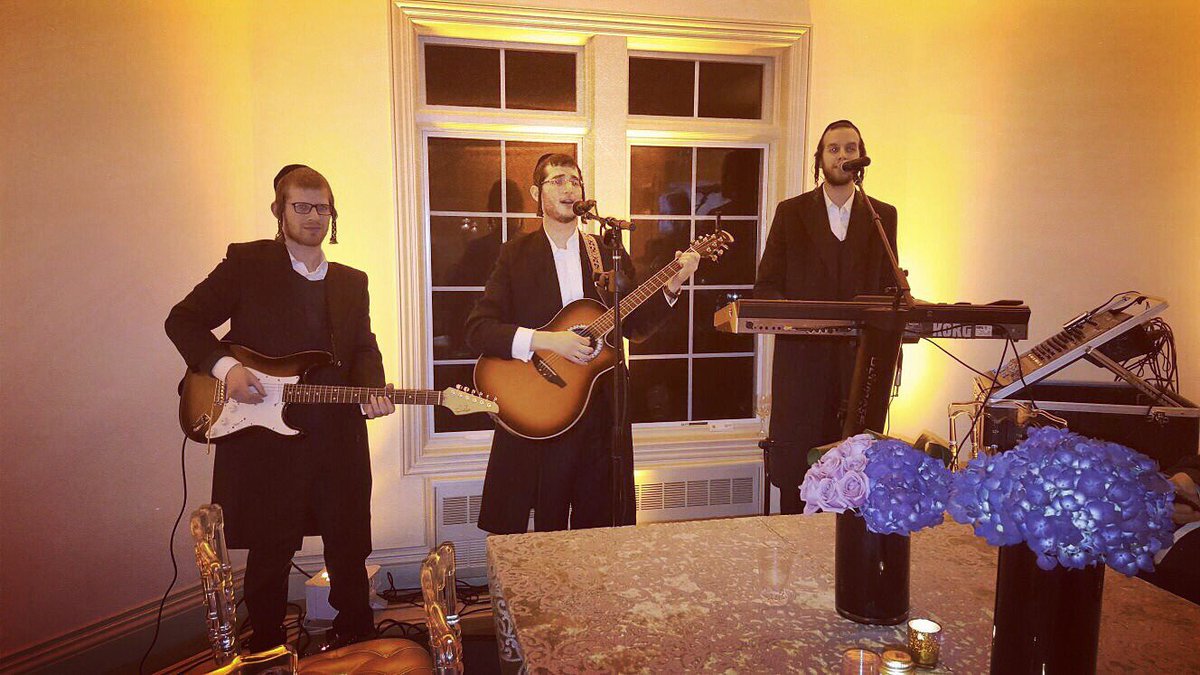 Great powerful kumzits lkuved Shabbos #preparing for #shabbos 🍷לכבוד שבת לחיים 🌺