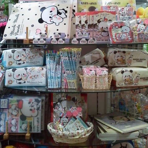 株式会社カミオジャパン もちもちぱんだ店舗情報 C C中津店様には 魅せるこだわりレイアウトでもちぱんグッズが展開中 お近くの方はぜひ遊びにきてください 商品の在庫のお問い合わせは店舗様にお願い致します C C中津店様 Tel 0979 27 7787