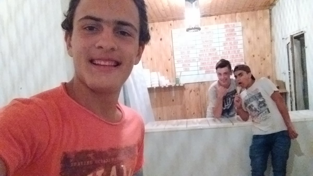 cabjra's tweet photo. Con el heladero loco ✌✌👌👌 https://t.co/dHWDlNFtdY