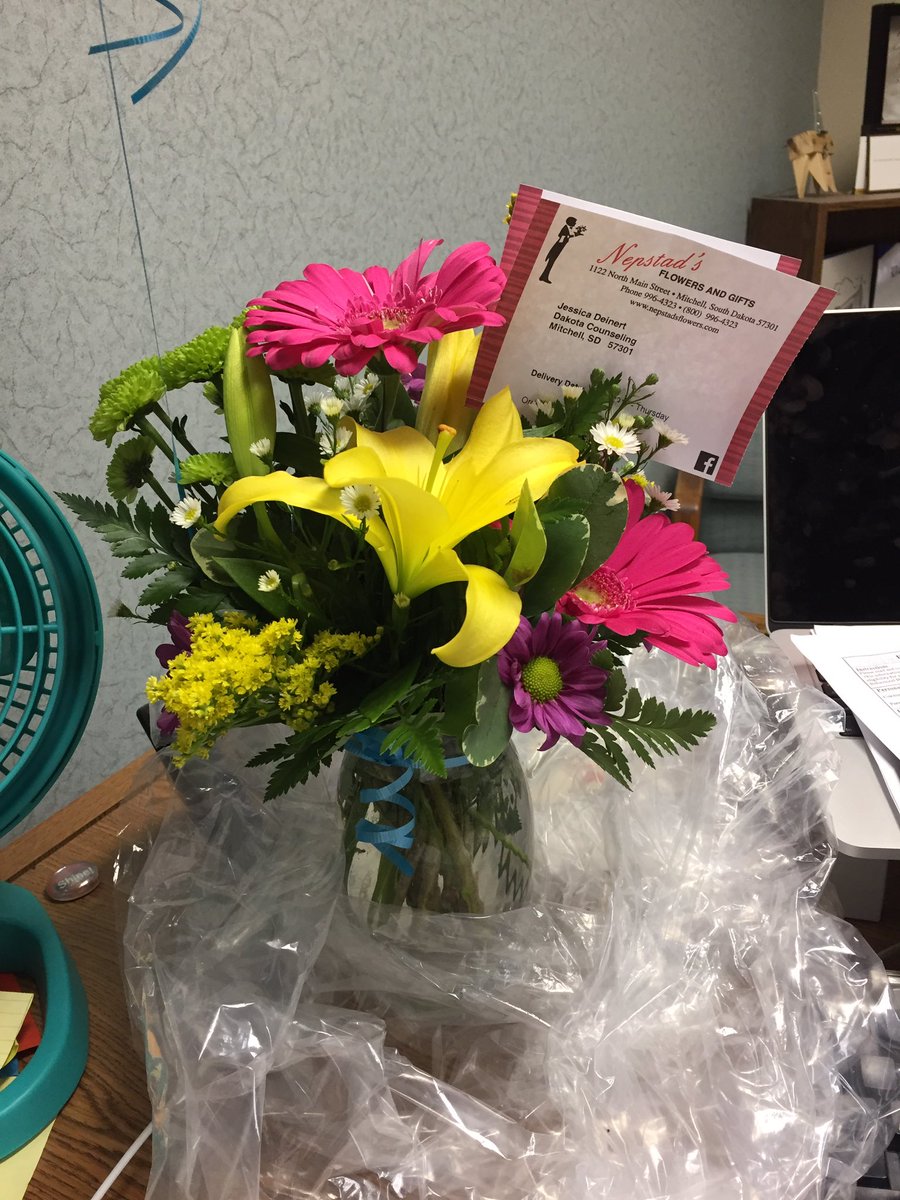 j_deinert's tweet photo. Turning 30 is pretty easy when you have the best sister ever! Sends me flowers and tickets to Eric Church!! See you Saturday @ericchurch!! https://t.co/wBaUZMOSde