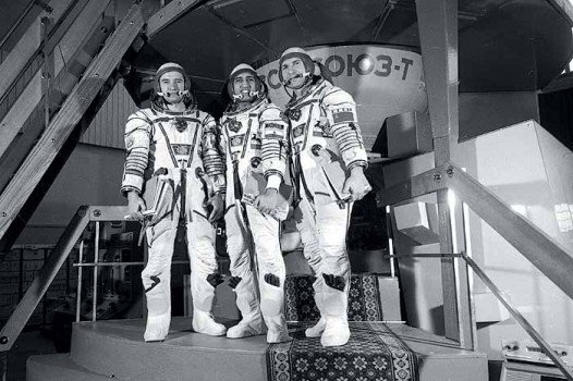 DDNewslive's tweet photo. "Saare Jahan Se Accha" - #RakeshSharma on how India looks from space - Today is the birthday of the first Indian to travel in space https://t.co/Q4pPg9CLIX