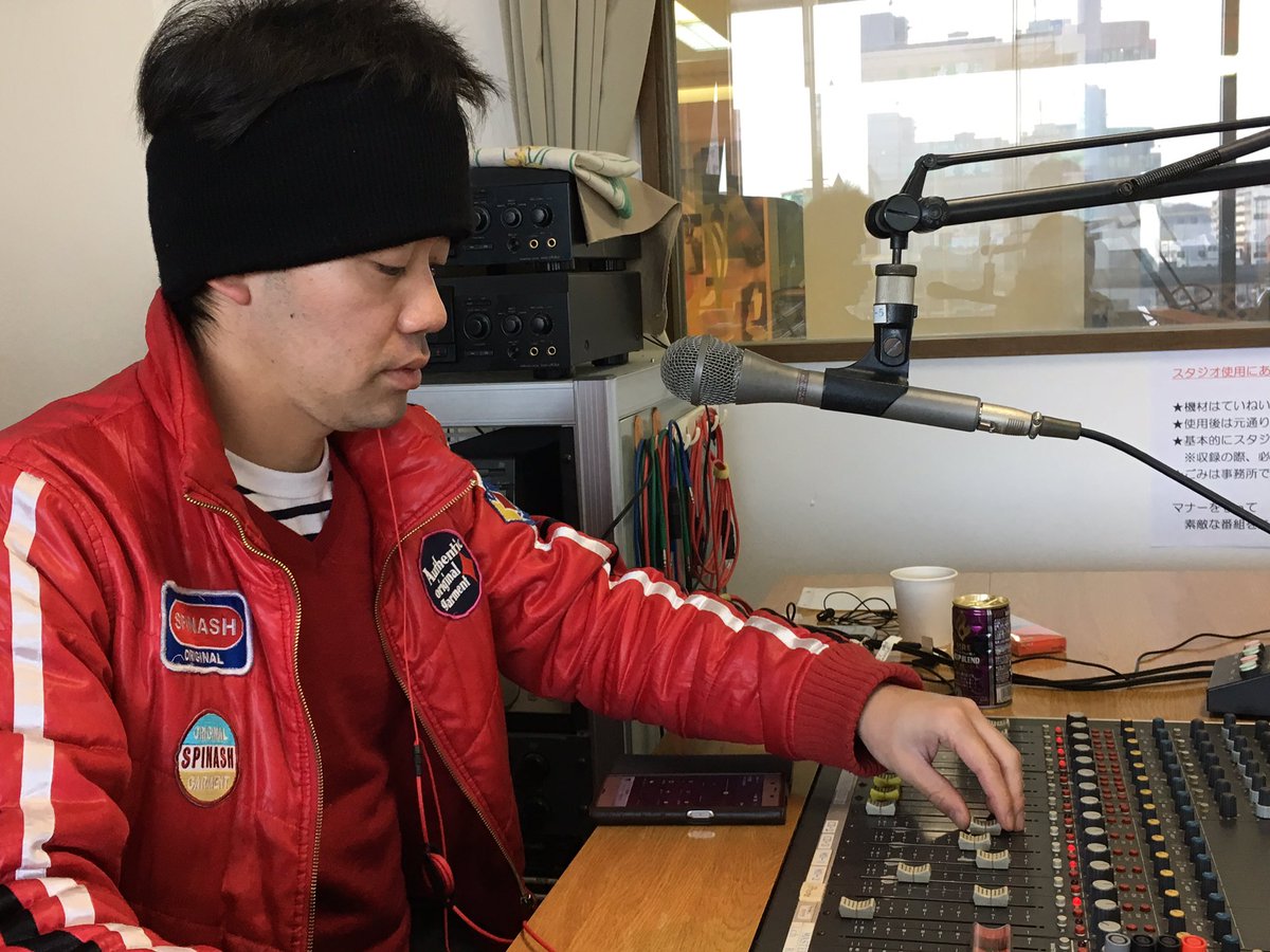 kananosa's tweet photo. 2017年初の収録！

年始から熱い男が…！
2月19日のNANSO舞台芸術創造文化プロジェクト「碧の楽園」に出演＆スタッフで参加する田邊翔君ご来店！

#ボーンズカフェ 
#BonsCafe 
#かずさエフエム
#ファイカンパニー https://t.co/TosyglqE5K
