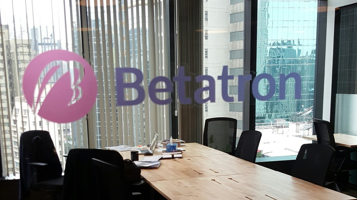 Michael G. Kerr tweet media