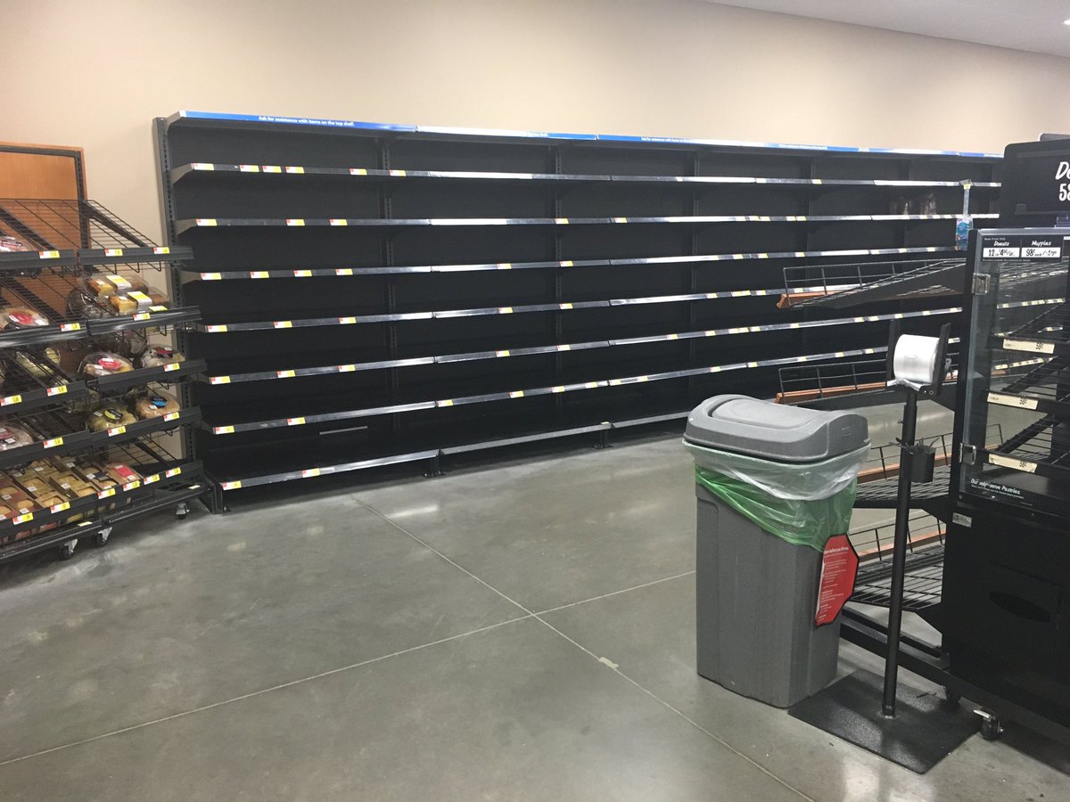 mogirlprobs's tweet photo. when they're calling for a winter storm: https://t.co/EEXQ4qHsxY