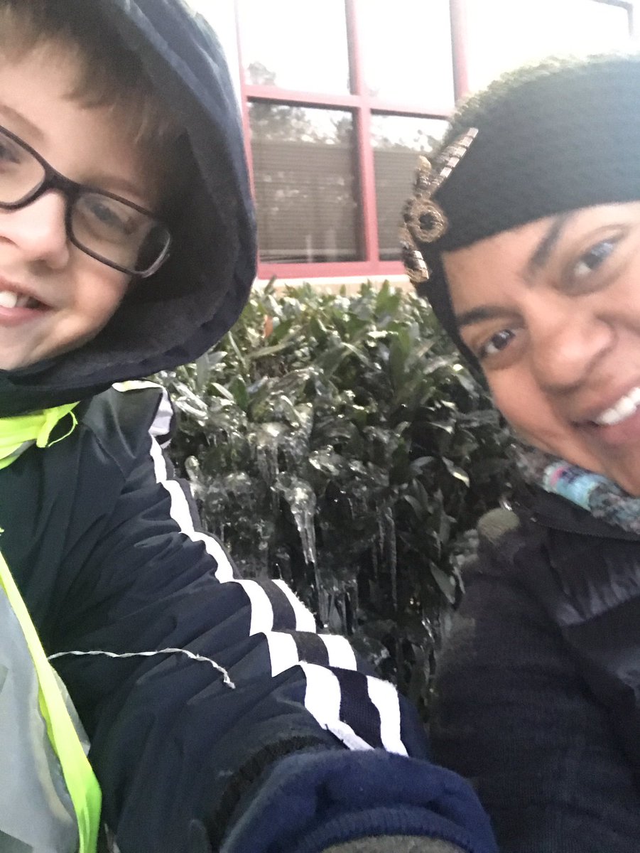 rebecca_rivkah's tweet image. #TBT Carpool fun on a freezing cold Monday @Davis_Academy . Don't worry temps tomorrow are up to 70. #sameweek #GAweather