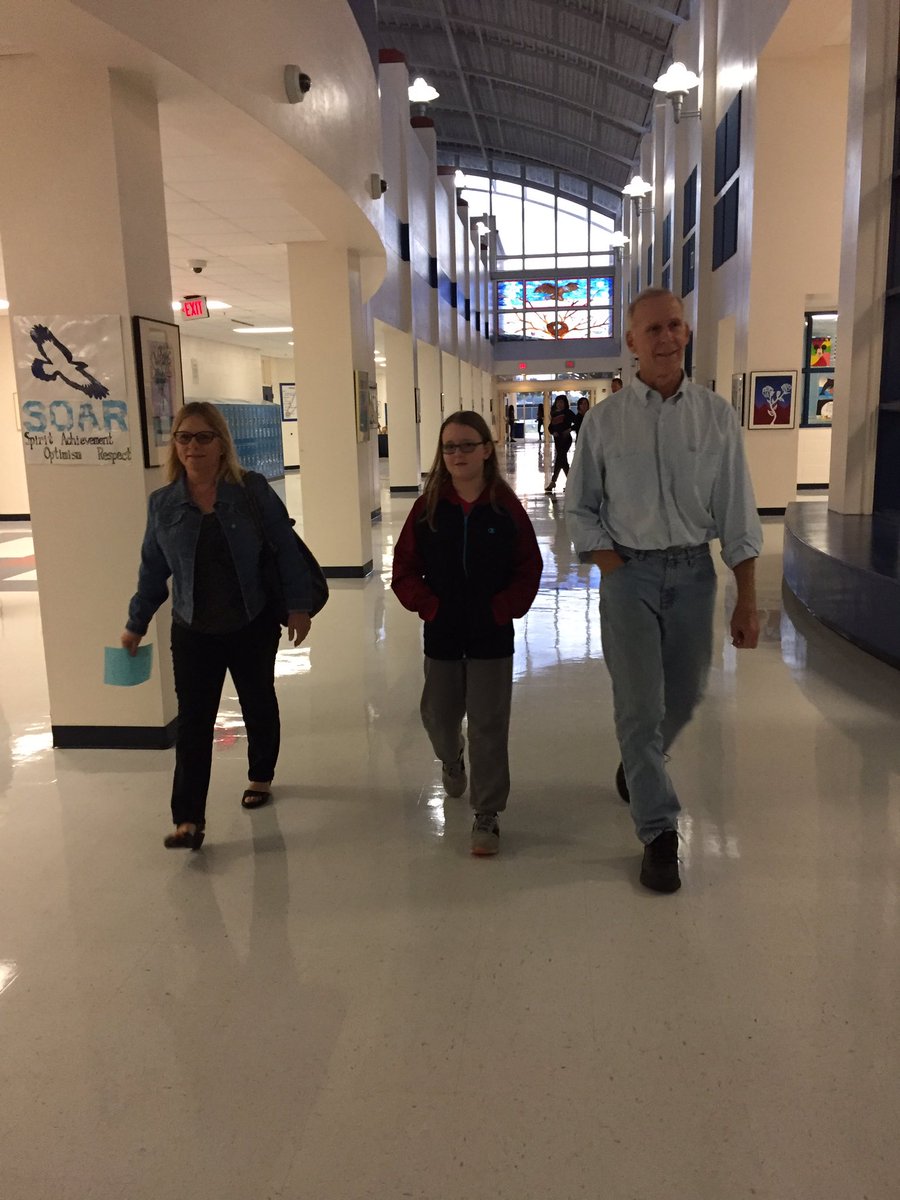 tmpaul's tweet photo. Welcoming families @PLDunbarMS #bestKeptSecrect #loveleeschools #mrspaul https://t.co/Tmnhy6kjxH