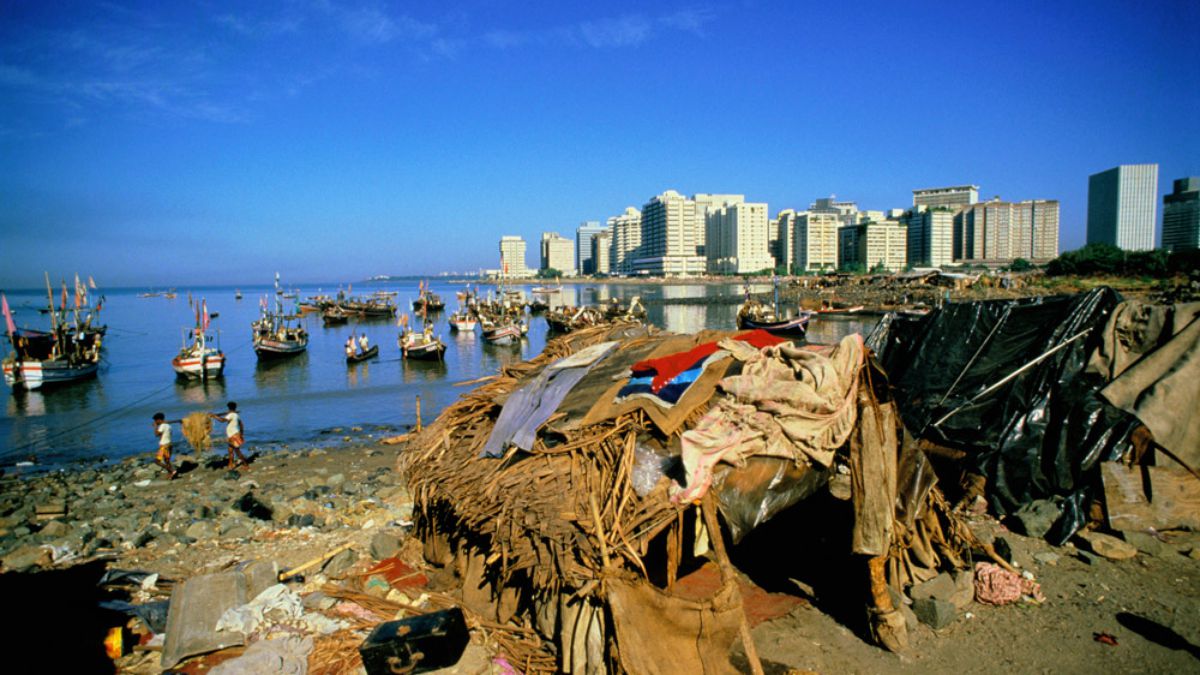 TheOnion's tweet image. Gap Between Rich And Poor Named 8th Wonder Of The World trib.al/SPyN0lj