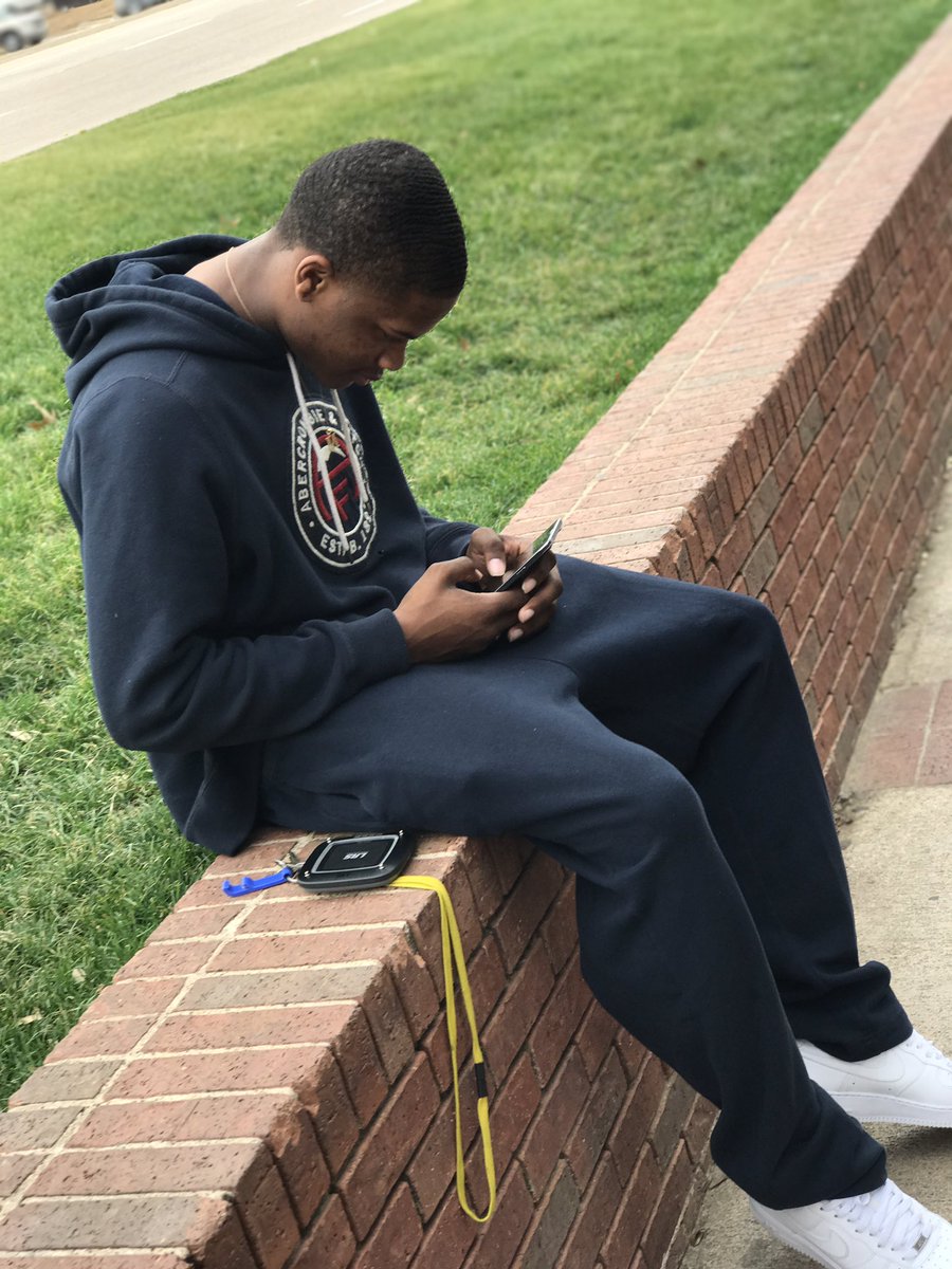 foemeezy's tweet photo. twitter this my lil brother, and you'll lose yo life behind him ‼️ love you baby boy 💯 #FOE #HBlockk #LLJ @xavierdaniels12 https://t.co/1sIRuII9M6