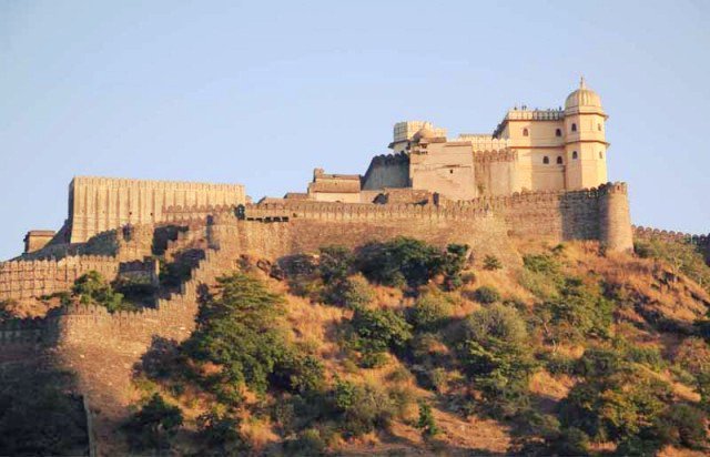 my_alwar's tweet photo. Kankwari Fort- A lesser know fort of Alwar, lies in the buffer area of the sanctuary! #Fort #heritage #NationalPark #ttot #Travel #tourism https://t.co/CnCY1ICQ3S