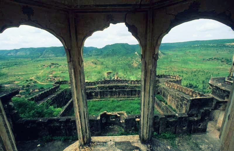 my_alwar's tweet photo. Kankwari Fort- A lesser know fort of Alwar, lies in the buffer area of the sanctuary! #Fort #heritage #NationalPark #ttot #Travel #tourism https://t.co/CnCY1ICQ3S