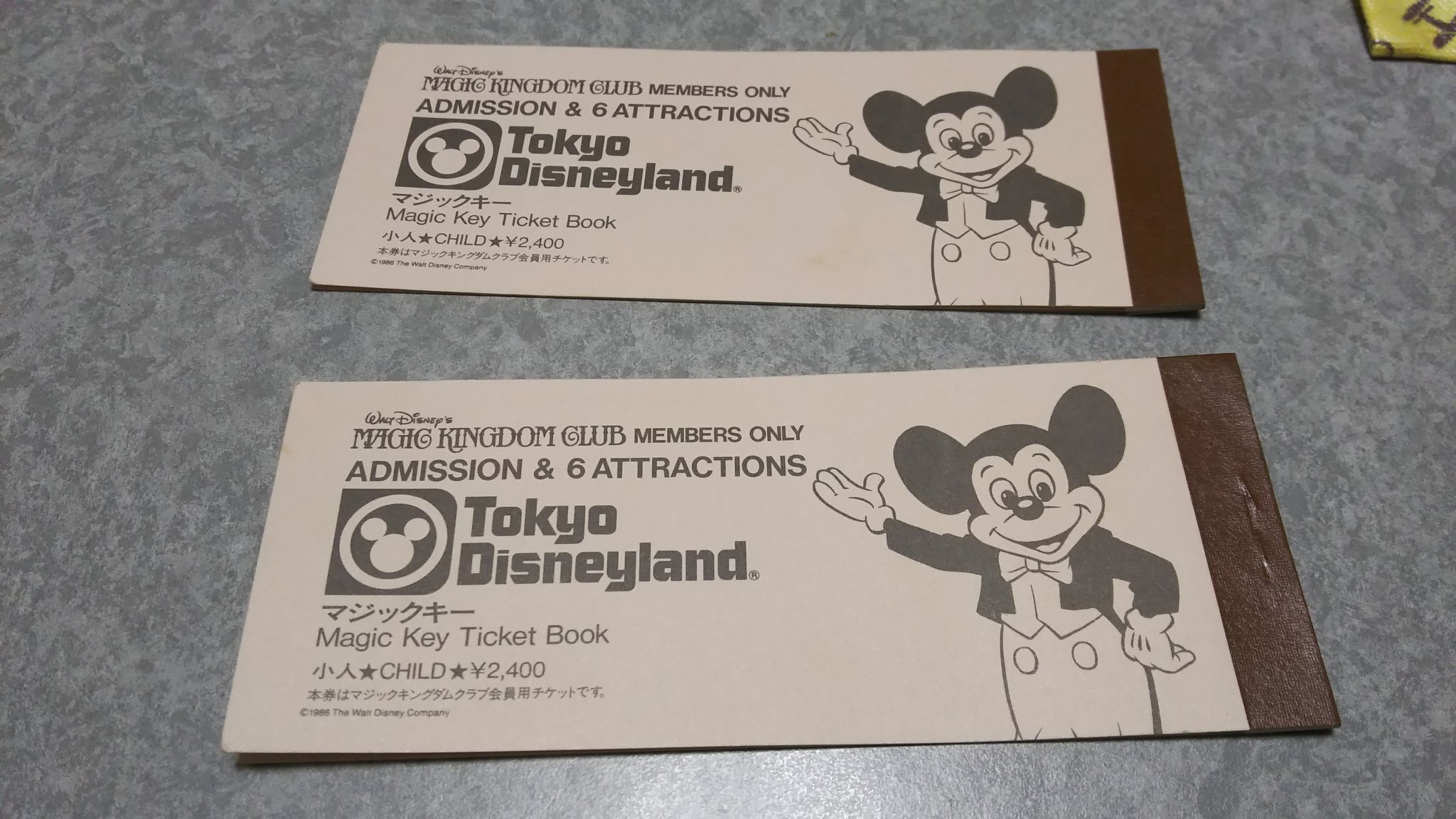 ぷぅ それからこれまた先日こちらで見かけたものを 我が家にはマジックキングダムクラブのがありました 記載されているのが発行された時なら1986年 開園から3年後の物みたいですね そしてミート ザ ワールドとなんでも券が残ってる