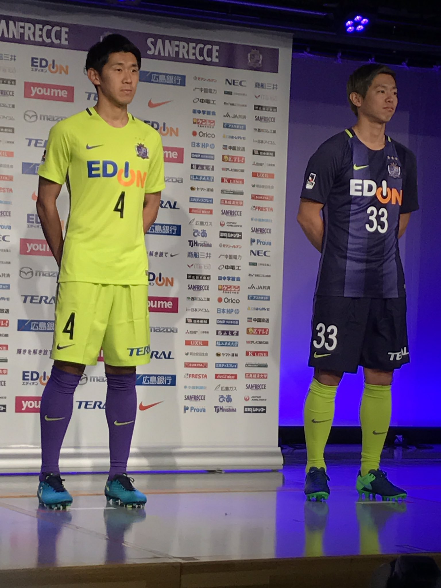 O Xrhsths リビングひろしま Sto Twitter リビングひろしま サンフレ情報 17サンフレッチェ広島 新ユニフォーム決定 新 ユニフォーム発表記者会見取材中 ひろしまリビング サンフレッチェ広島 ユニフォーム T Co Xe9rpoy3a7 Twitter