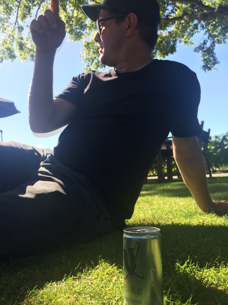FlyMyPrettiesNZ's tweet photo. Casual @VEnergyNZ pre show for BW. #VPure #FMP6 #Founder #Nelson https://t.co/6hEFiqapLH