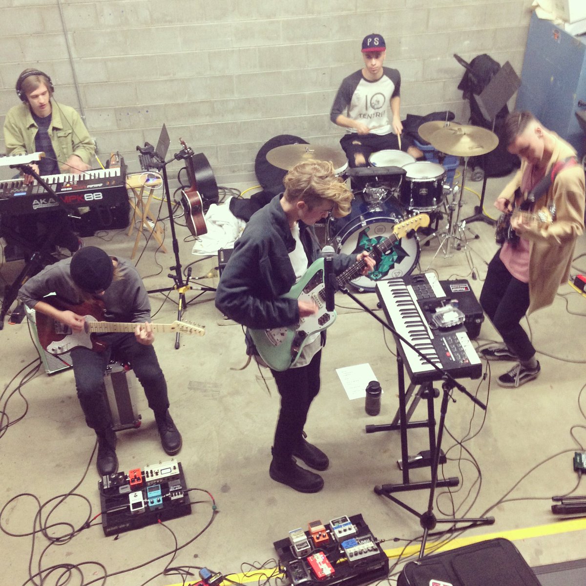 phreeagent's tweet photo. Hitting the sweet spot in rehearsal. Come hear new single  DARKERSIDE and more with @amistadmusic tomorrow @docwilloughby #localpower #TPTAW https://t.co/TWh0Pu4qeI