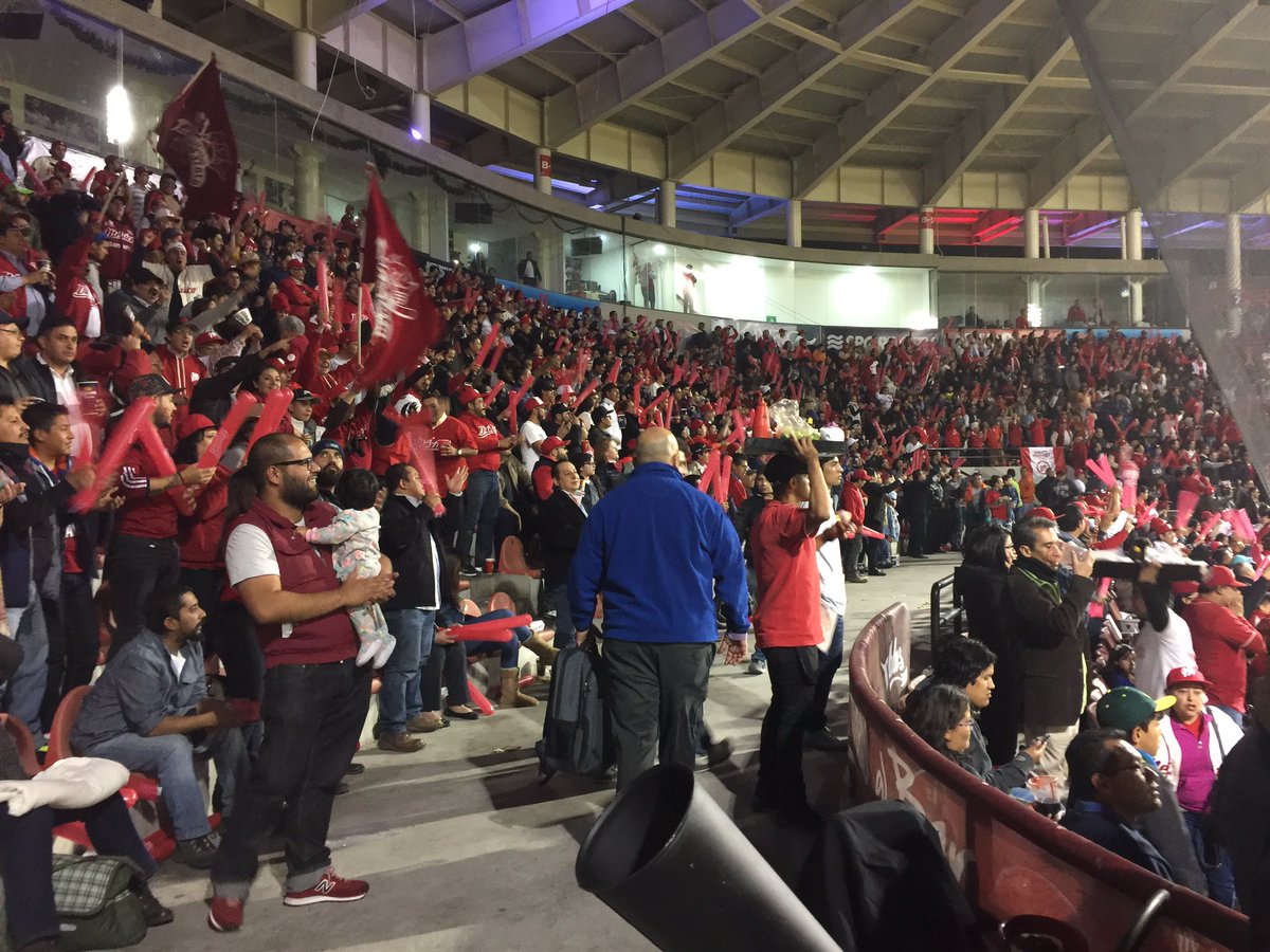 CAFERNANDEZR's tweet photo. #EsTiempoDeBeisbol @Pericos_Oficial 4 @DiablosRojosMX @GuerrerosOax 5, siete entradas 1/2 de poder a poder, con Fray Nano lleno #LIM2016 https://t.co/jtogZdKnD4