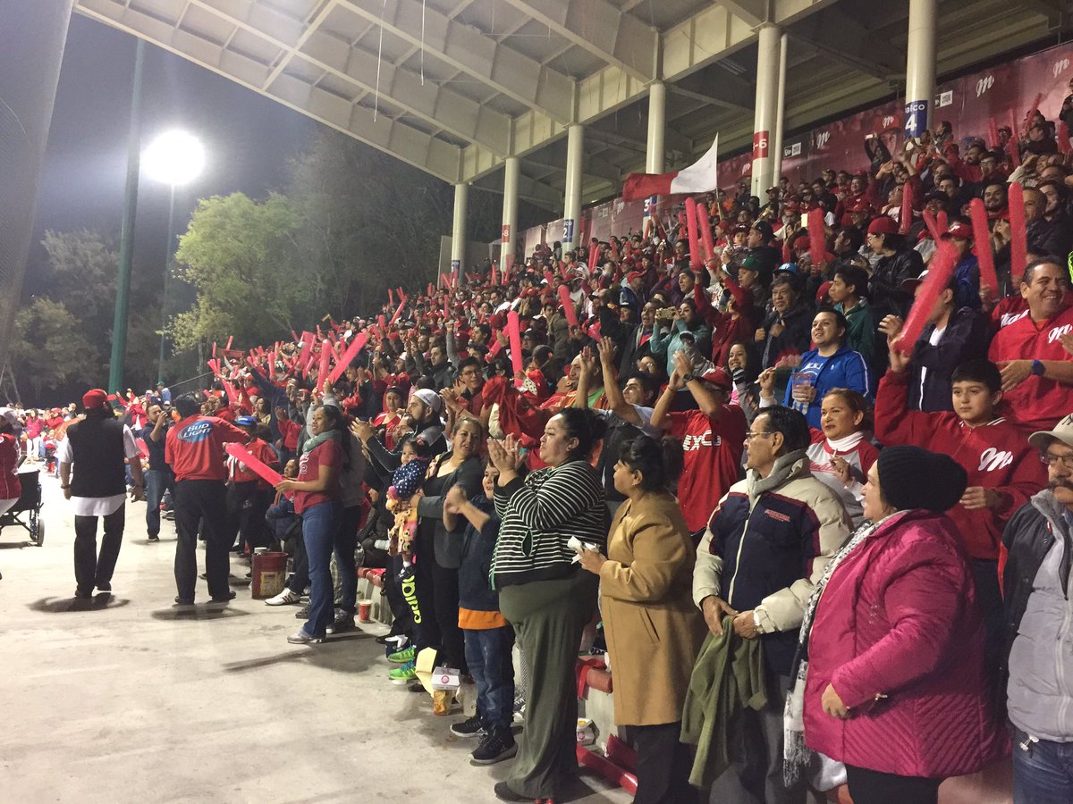 CAFERNANDEZR's tweet photo. #EsTiempoDeBeisbol @Pericos_Oficial 4 @DiablosRojosMX @GuerrerosOax 5, siete entradas 1/2 de poder a poder, con Fray Nano lleno #LIM2016 https://t.co/jtogZdKnD4
