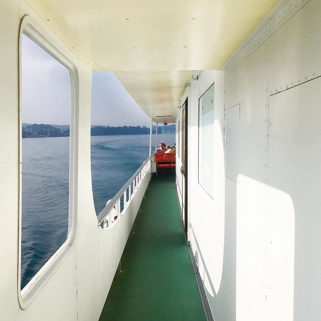 PompPearls's tweet photo. When possible, go by boat. https://t.co/n07km2nmsZ https://t.co/2I0ROv9PRj
