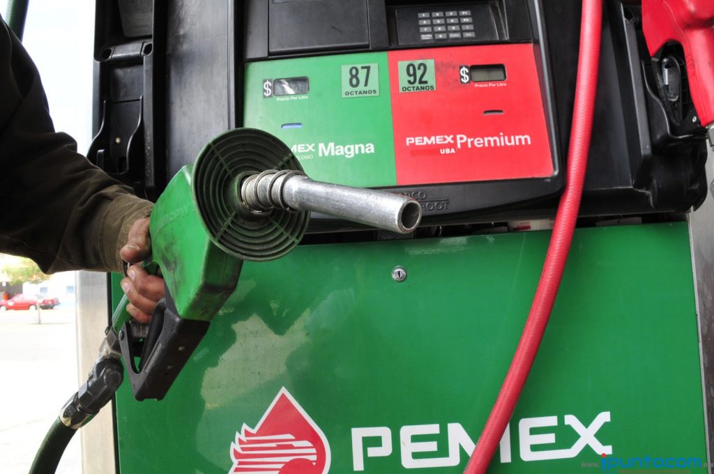 El_Universal_Mx's tweet photo. #Entérate Diputados de Q.Roo reciben 20 mil pesos mensuales para gasolina https://t.co/r6kkMUC5e9 https://t.co/BrIpABFfTS
