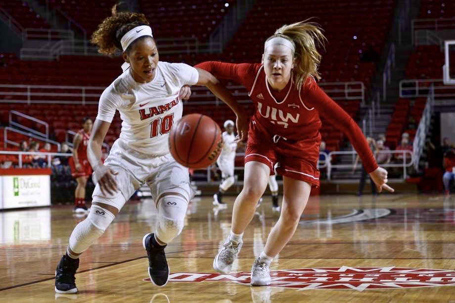 Beaumont_Sports's tweet photo. Winning streak now at ten games for Lamar women | @DannyShapiro13 @LamarWBB @LamarAthletics | #BEScores #PeckEm | https://t.co/5k0qEouaqD https://t.co/9kBGLMNEJJ