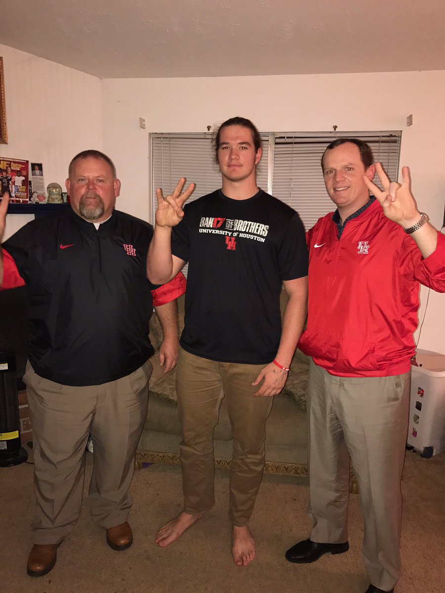 HQCyberConnect_'s tweet photo. Fired up by this visit with these two great coaches! #GOCOOGS #SoonToBeOfficial https://t.co/zgWriBRBMz