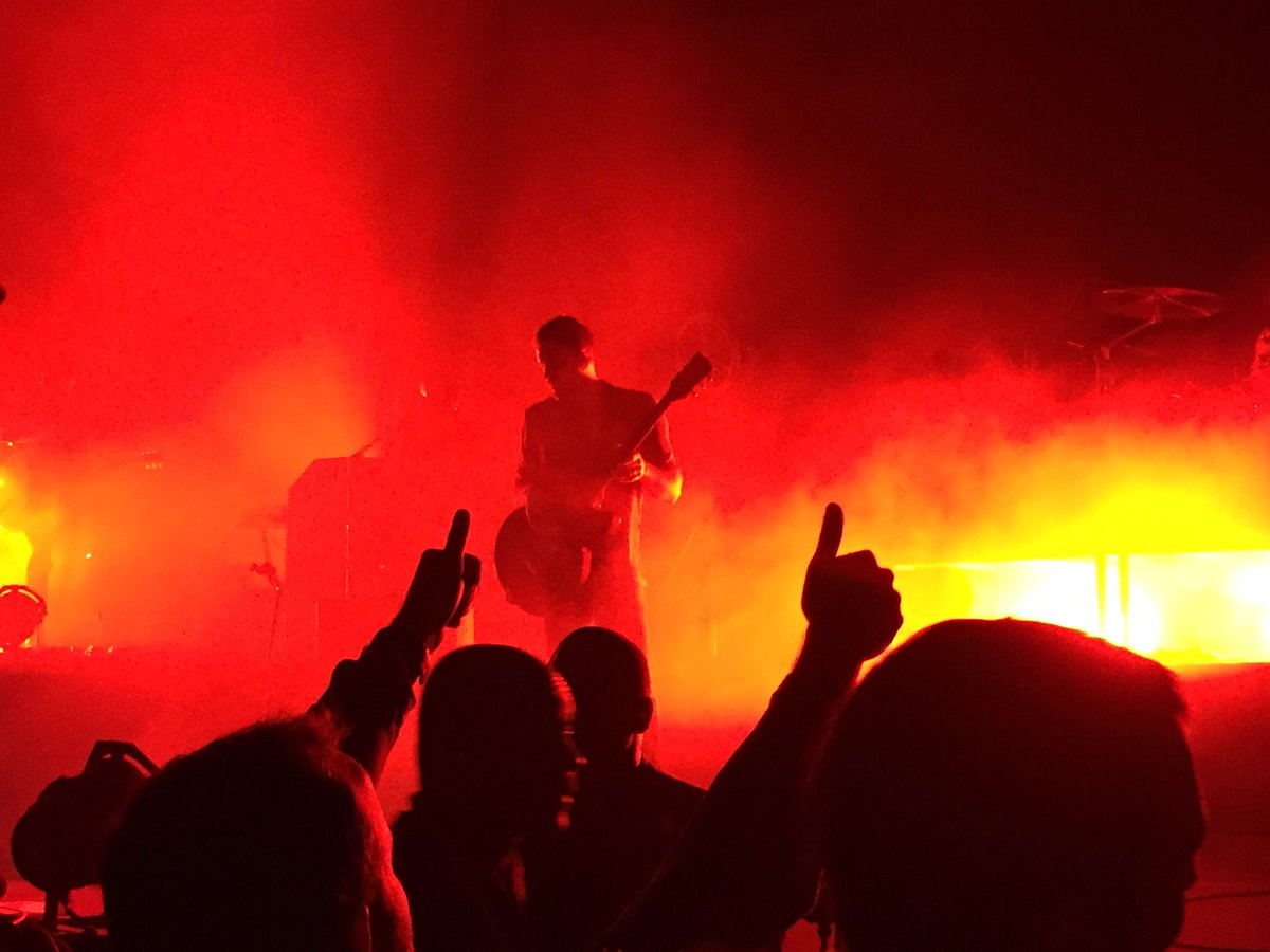 just_J_'s tweet photo. @doctorfollowill @youngfollowill @matfollowill Best way to start this New Year...thank you for an awesome night/show. #KOL❤️#@MGMNatlHarbor https://t.co/ZRgX2SjgNw