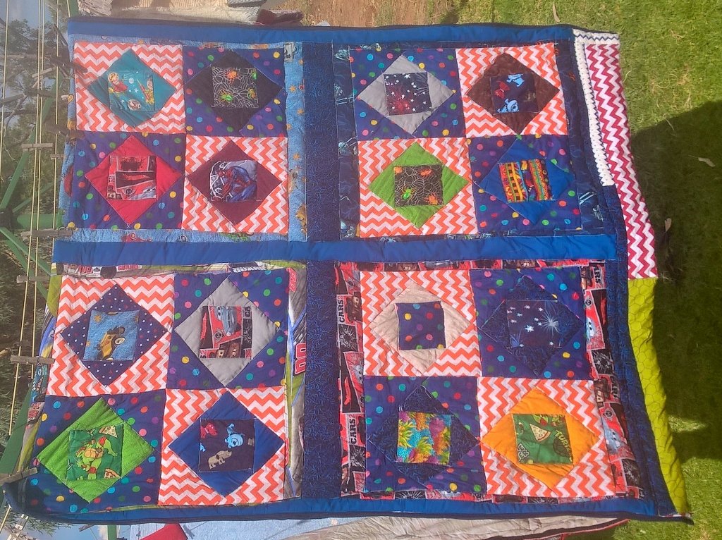 Amandacottom's tweet photo. Finished the quilt for a friends sons birthday https://t.co/pbM2SVg6xE