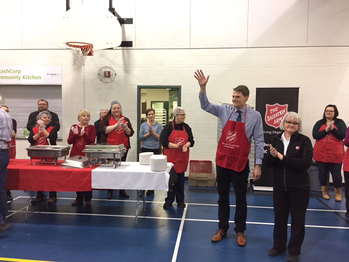 Big thankyou to @charlieclarkyxe and all the wonderful volunteers for helping with our New Years Community Dinner. #GivingHopeToday #YXE