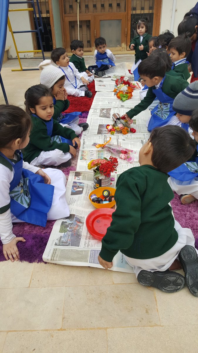thehorizonhigh's tweet photo. Start of thw flower day activity.

#Flowerday #colorfulflowers #learning https://t.co/gUUUJng3JJ