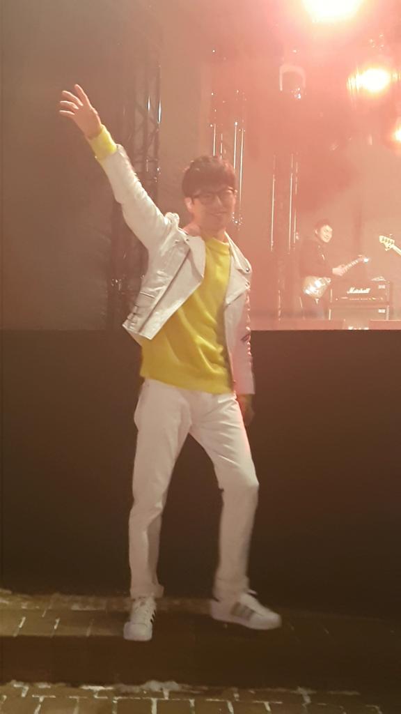 SOROROC_'s tweet photo. 대박 손터치

#국카스텐 #국카스텐광고촬영현장
#KB증권 https://t.co/3GOLMciS97