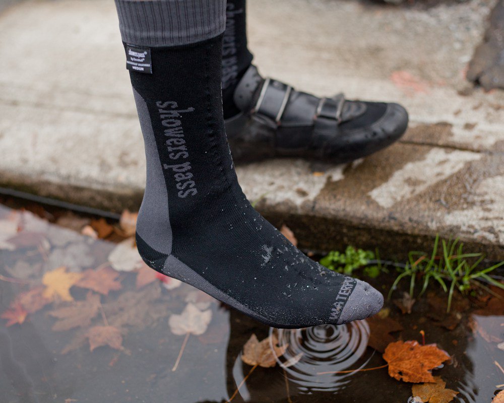RonaldvdBoon's tweet photo. Review: Showers Pass waterproof socks @showerspass https://t.co/AobM1dClWT https://t.co/Q4g7wi9VFD