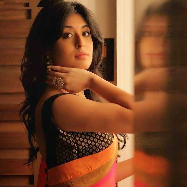 Sexy Kritika Kamra | Attractive Bollywood