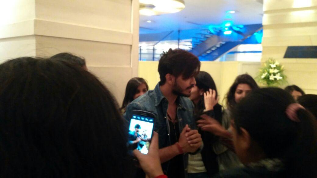 ParamBhatia_FC's tweet photo. And some more #FanPics
@8paramsingh is Funny bones and u can make it form the pics!
#HailParam๐
#LoveParamโค๏ธ https://t.co/76P47HaCZO