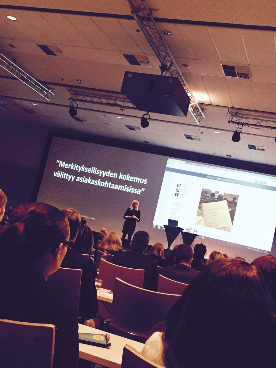 EAlinaAnderson's tweet image. Med @SHSstyret på #intro2017 hos @SuomenEkonomit 🙌🏻