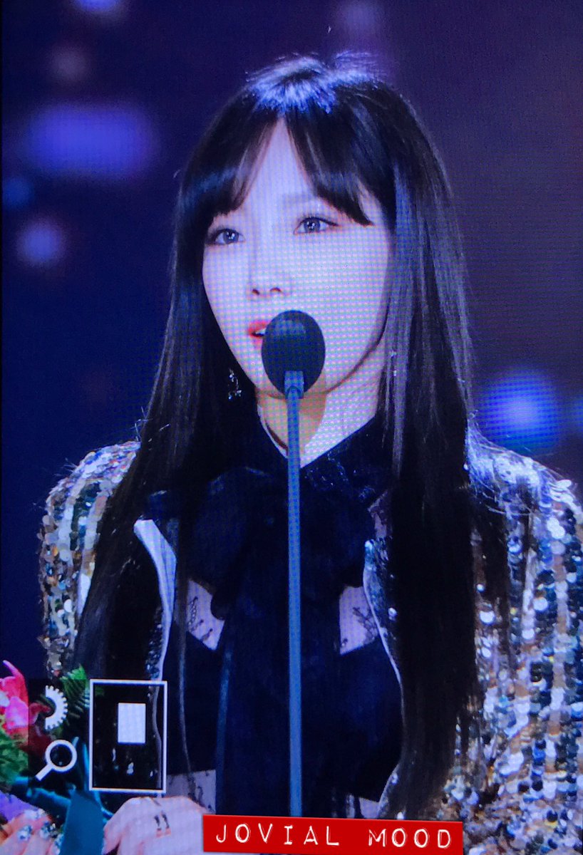 [PIC][13-01-2017]Hình ảnh mới nhất từ "31st Golden Disk Awards" của TaeYeon và MC SeoHyun C2C4FInUkAAdQfT