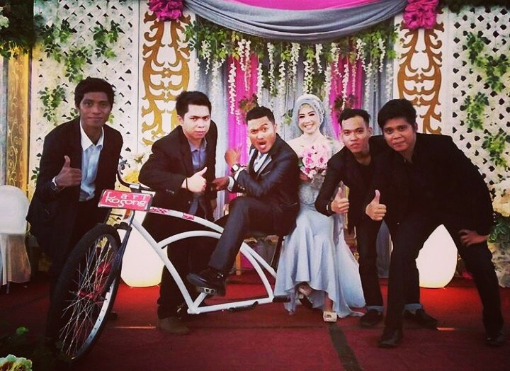 AnjasChambank's tweet photo. makasih buat smua yg sudah datang/mendoakan sy &amp; @thykanamaku terlebih untukmu @iechalleda @Shugenkid @ippank_ivan @ilhamhabo #LariKosong 😘 https://t.co/U7QH1e8wOl