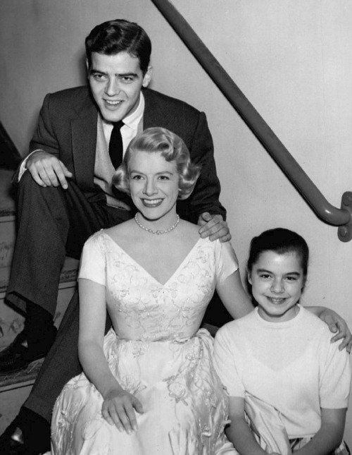 Happy Birthday to that classy guy, Nick Clooney, seen here with his sisters Rosemary and Gail. 