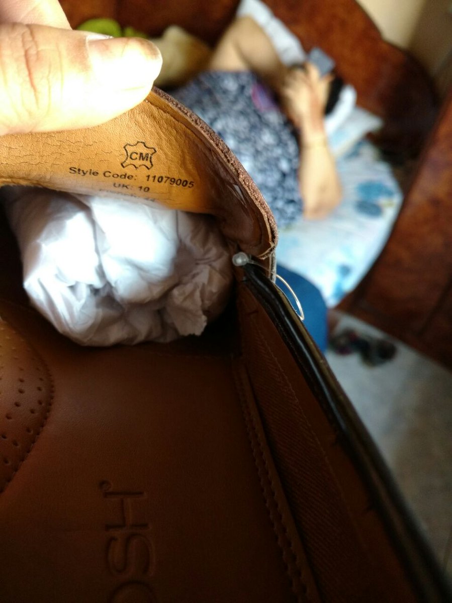 sharjeelsidz's tweet photo. .@myntra I ordered this shoe, size 7.5, you send something else and that too size 10. WTF is wrong with you guys? #worstservice #myntra https://t.co/KXE1S3Ly8i