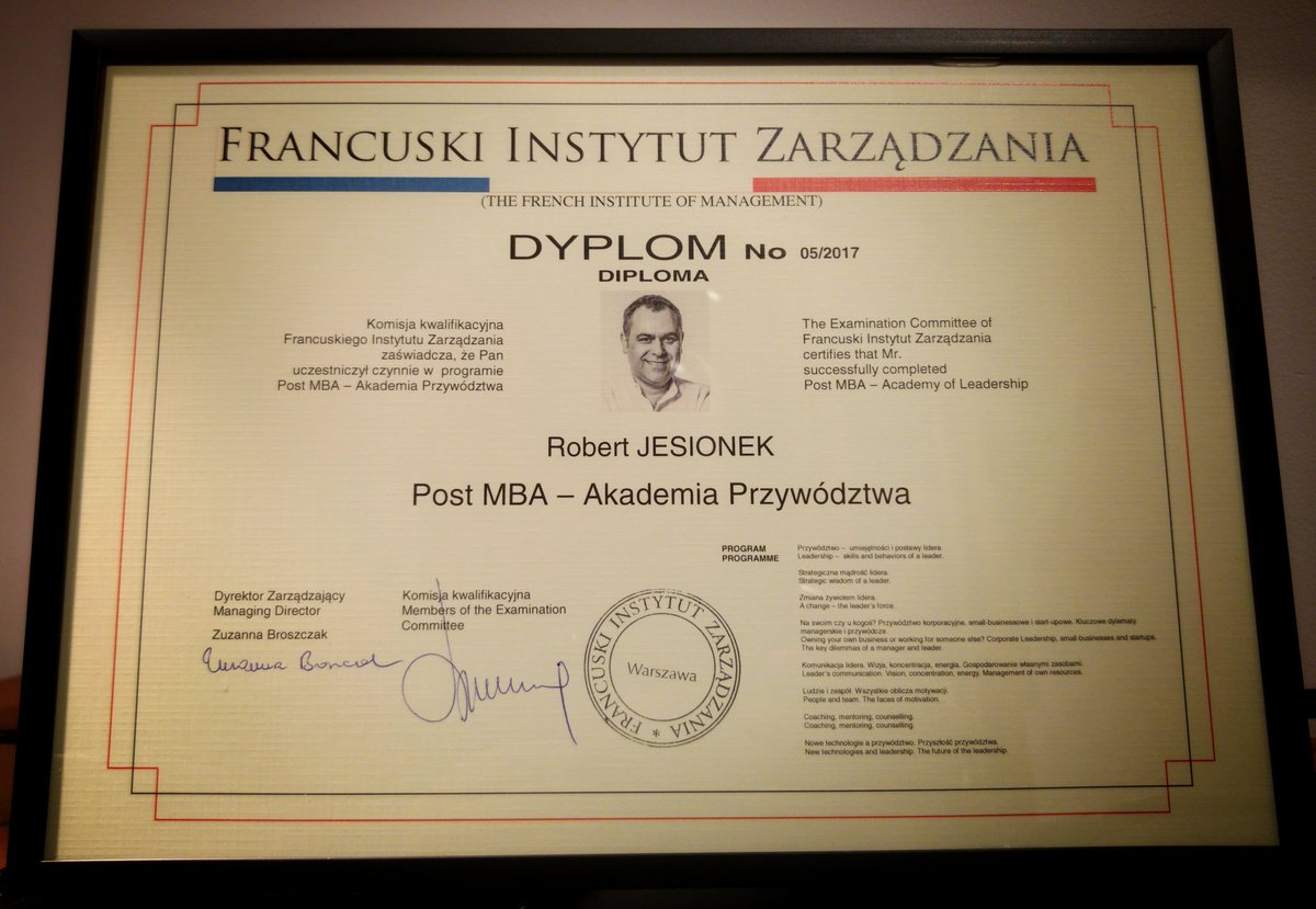 JesionekRobert's tweet photo. Program stworzył @DarDuma. Świetne grono wykładowców.  Dyplomem się chwalę, Program  polecam:-) https://t.co/K9pb3q32m7