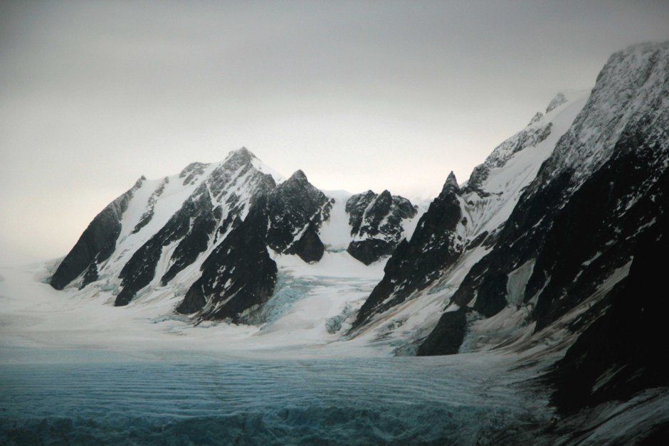 theislandreview's tweet photo. Incredible photographs from an artist's expedition to the edge of the world - @ellisoconnor1 sails to #Svalbard https://t.co/cvk7MMrSpl https://t.co/C36bw8sh66
